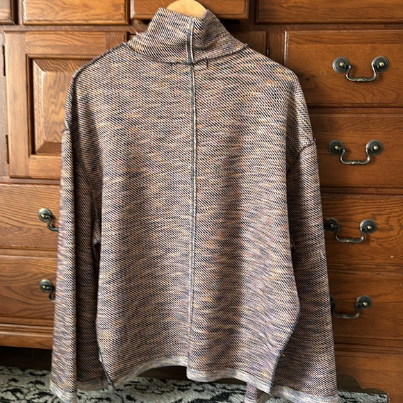 EUC We The Free Top - Picture 2 of 2